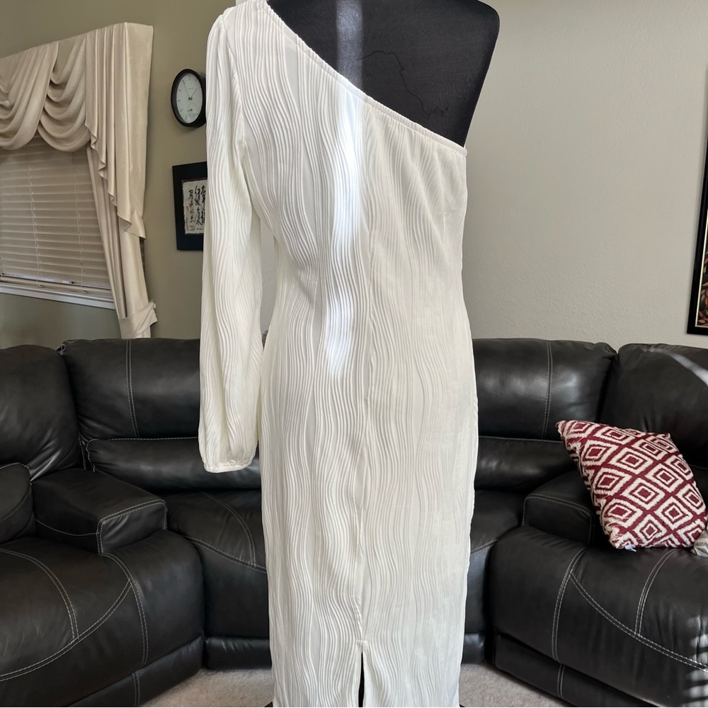 Vicialll One-Shoulder Cream Dress